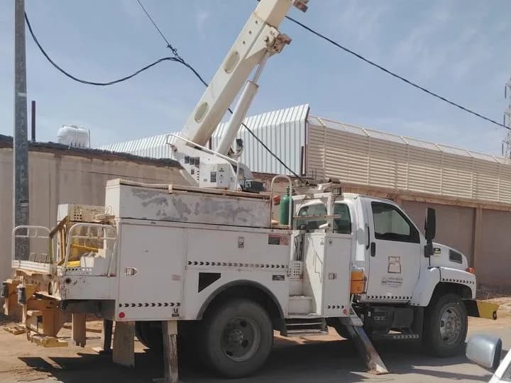 Aerial platform truck for overhead line work
