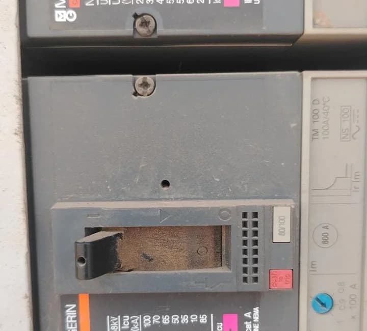 Circuit breaker assembly close-up